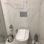 Karikatuer Bi Hotel