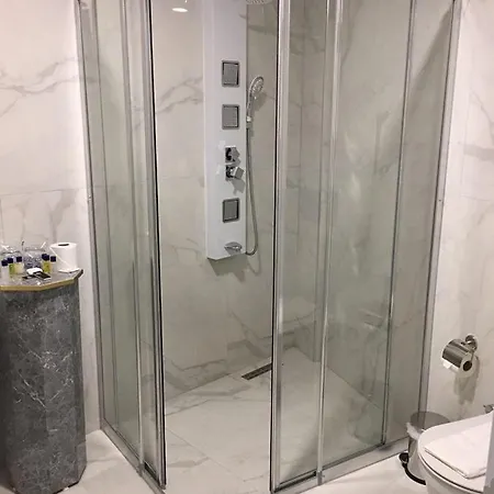 Karikatuer Bi Hotel