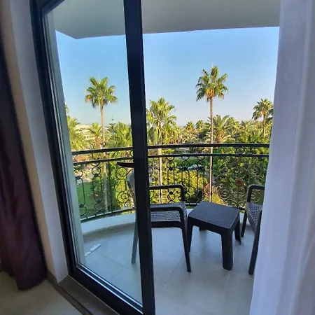 Karikatür Bi Hotel 4*