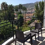 Karikatuer Bi Hotel