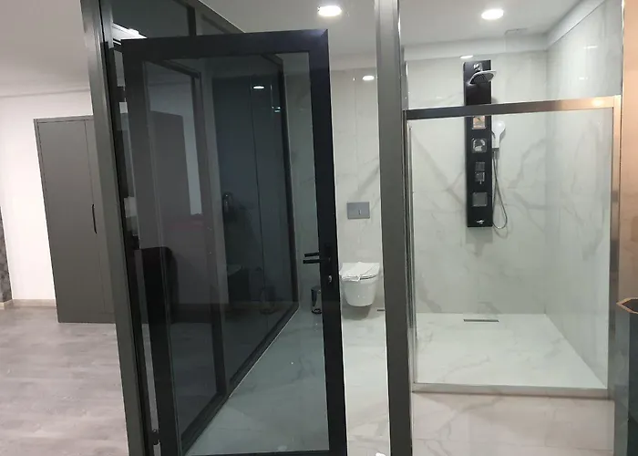 Готель Karikatuer Bi