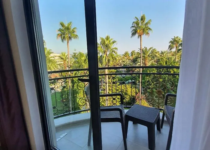 Karikatuer Bi Hotel 4*